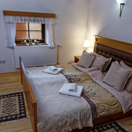 The House Of The Miyaks Hotel Rostusa Bagian luar foto