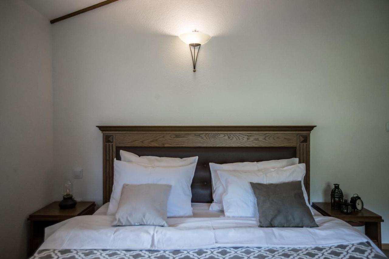 The House Of The Miyaks Hotel Rostusa Bagian luar foto