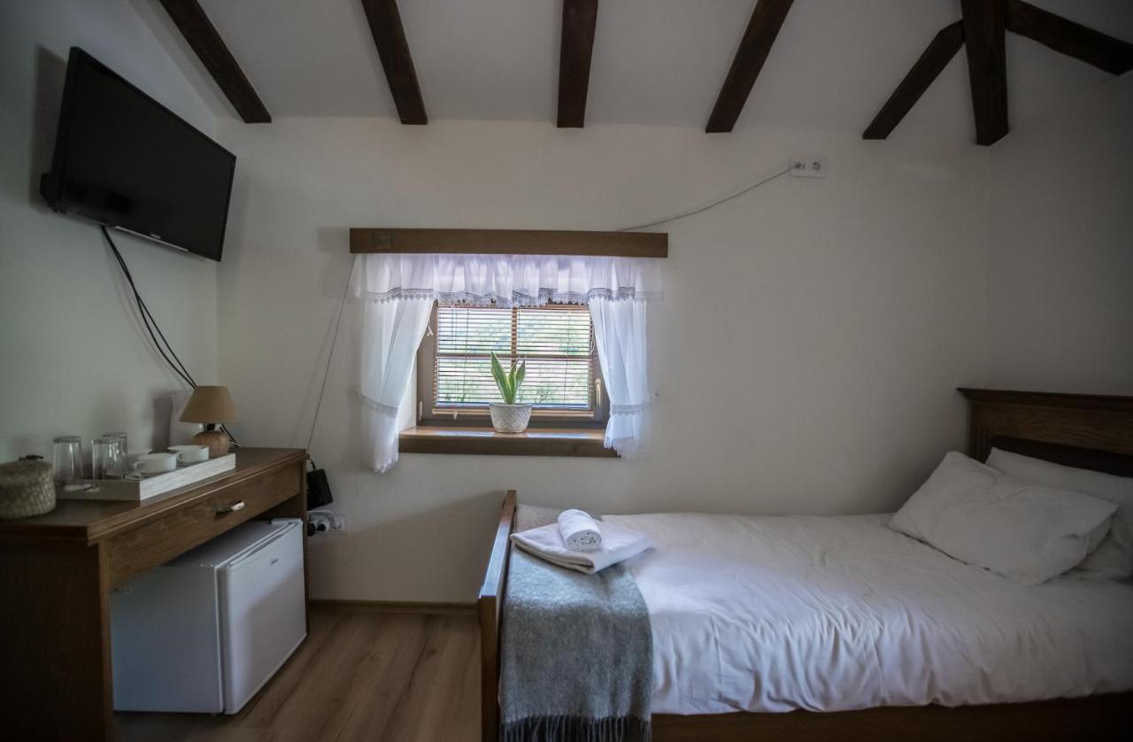 The House Of The Miyaks Hotel Rostusa Bagian luar foto