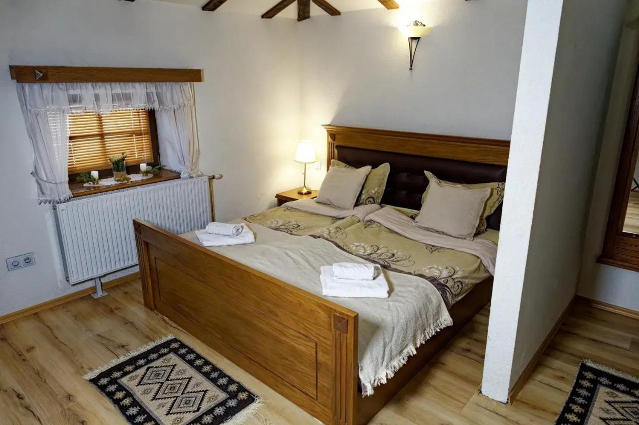 The House Of The Miyaks Hotel Rostusa Bagian luar foto
