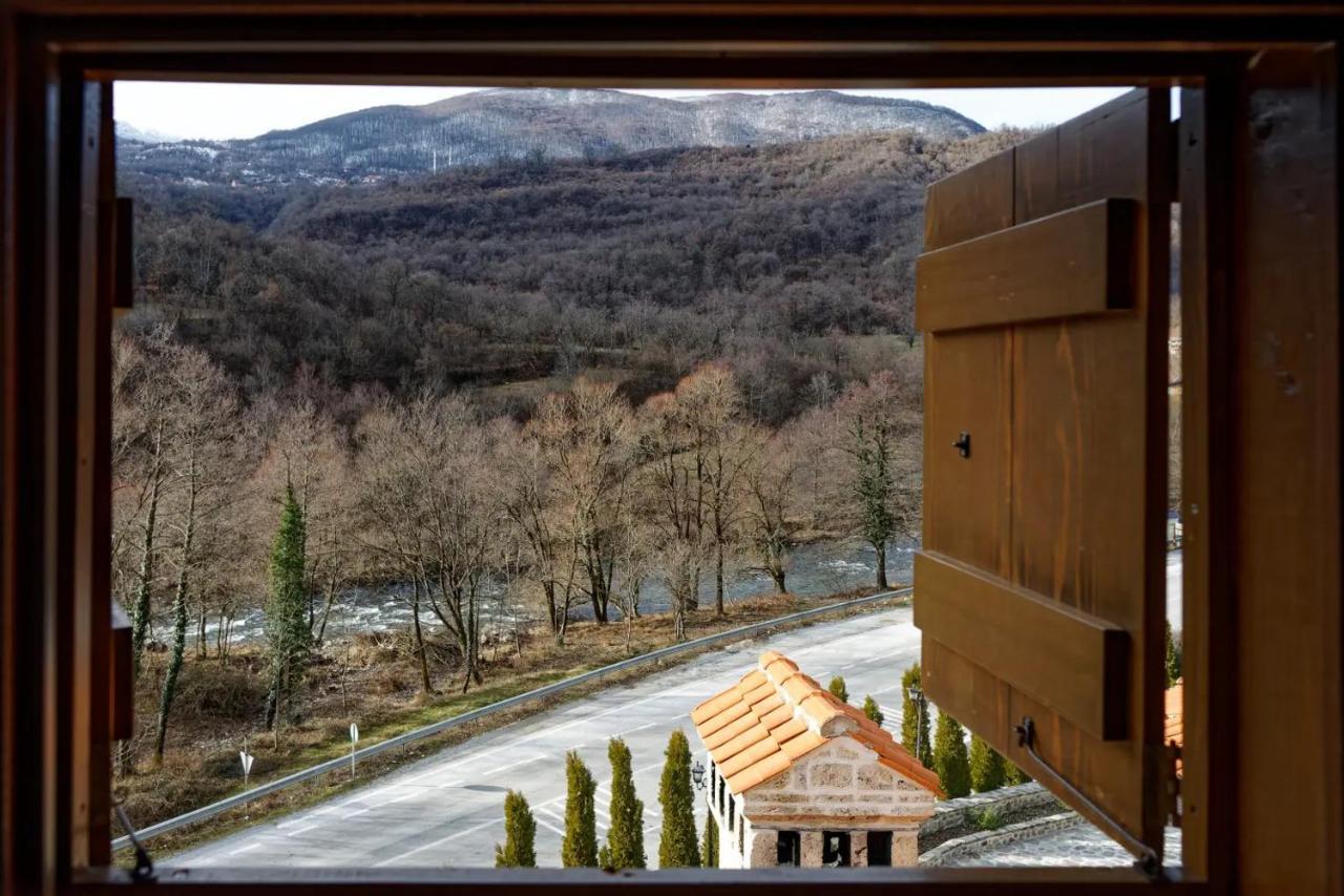 The House Of The Miyaks Hotel Rostusa Bagian luar foto