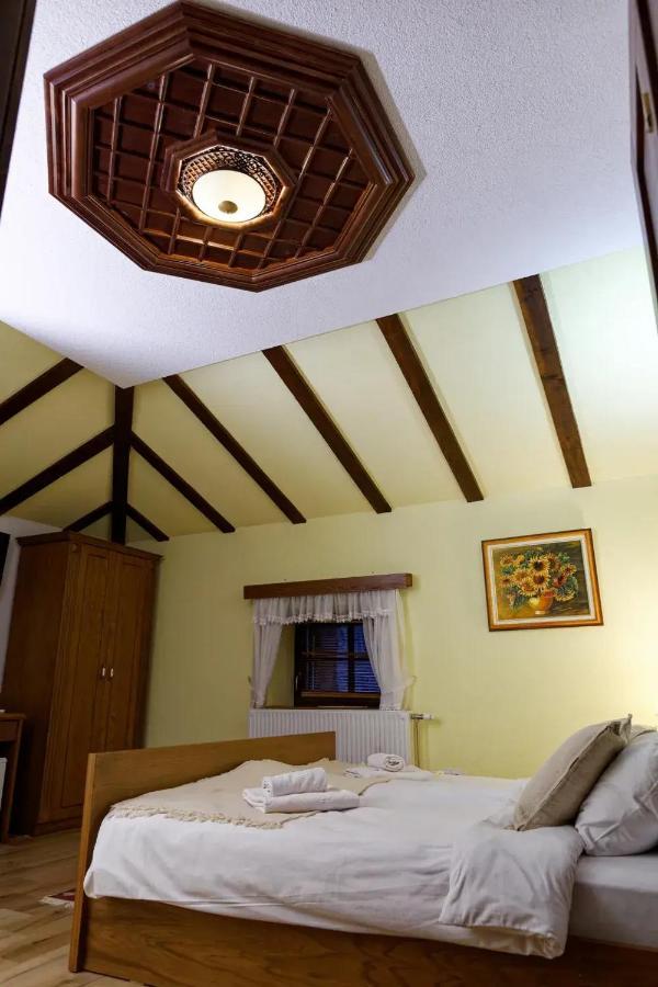 The House Of The Miyaks Hotel Rostusa Bagian luar foto