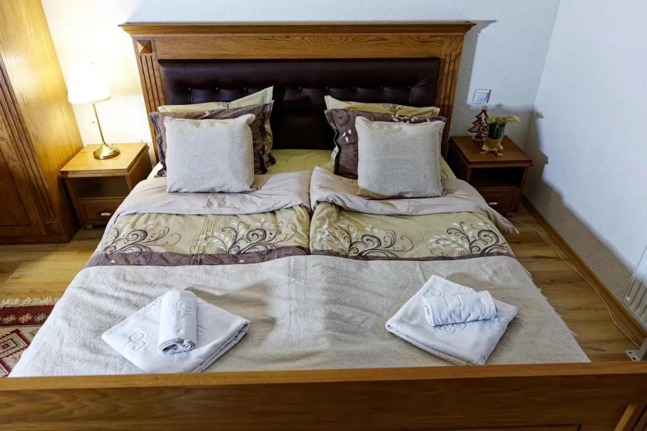 The House Of The Miyaks Hotel Rostusa Bagian luar foto