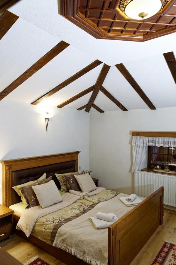 The House Of The Miyaks Hotel Rostusa Bagian luar foto