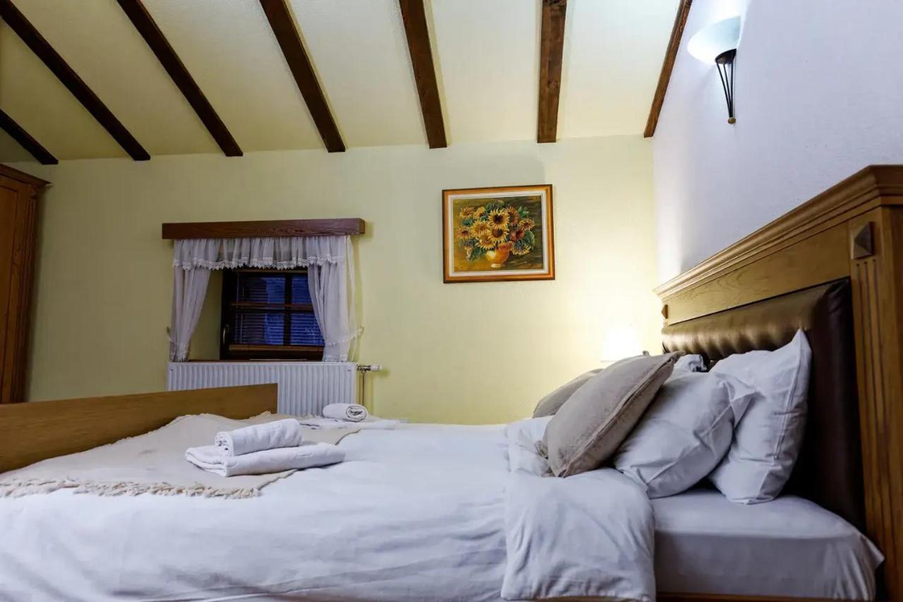 The House Of The Miyaks Hotel Rostusa Bagian luar foto