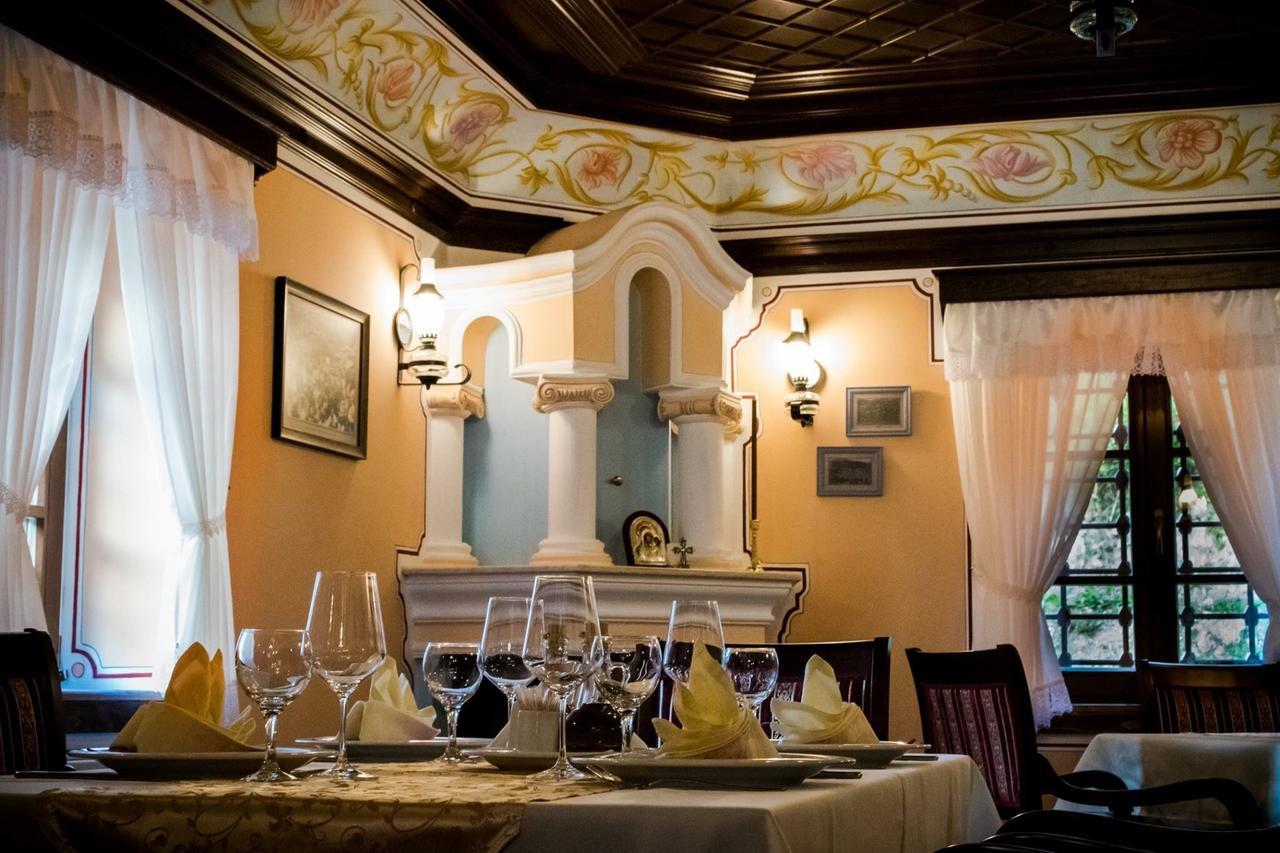The House Of The Miyaks Hotel Rostusa Bagian luar foto
